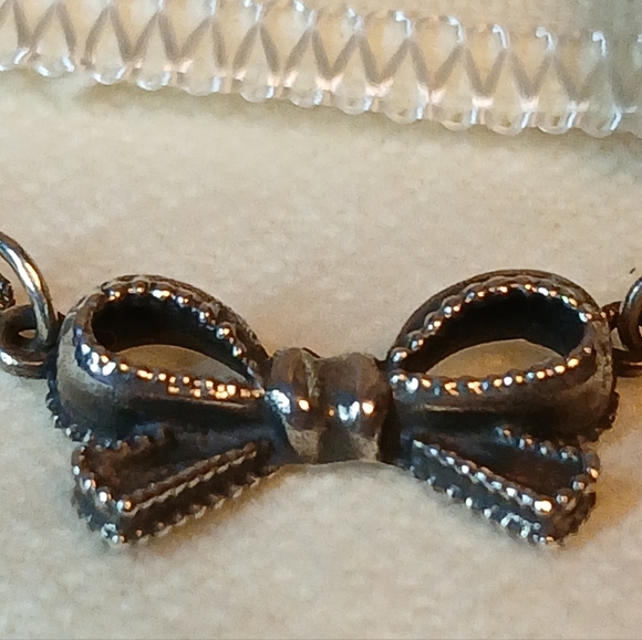 James Avery Retired Petite Bow Set,  ring size 7 OR 8.25 - Picture 5 of 8